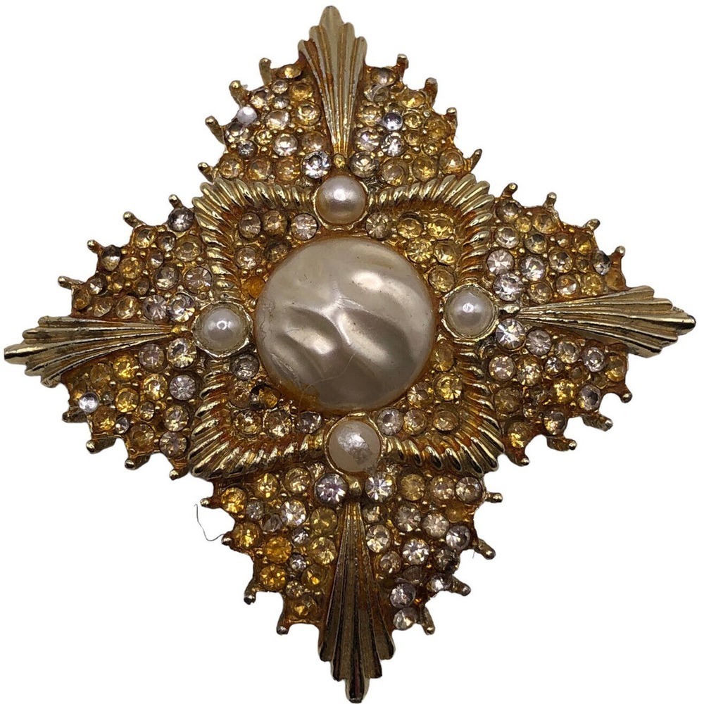 Dodds Brooch Pearl Center 3”x 2” Golden Yellow Gold Tone Jewelry Diamond Shape